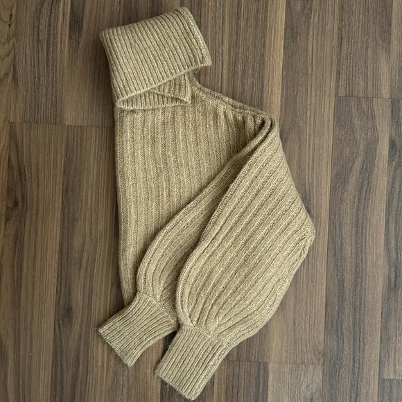 Size Sm super soft puff sleeve cowl neck sweater. Excellent condition - Picture 2 of 4